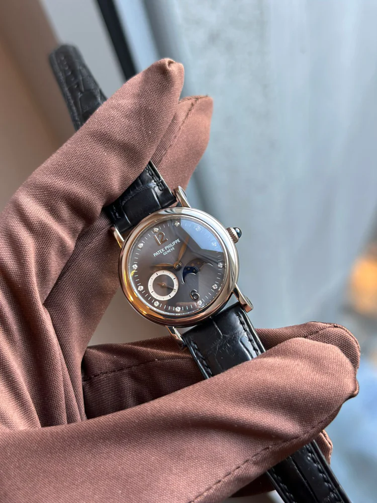 Patek Philippe Calatrava 4857G Lady Moonphase White Gold box and extract from the archives 2004